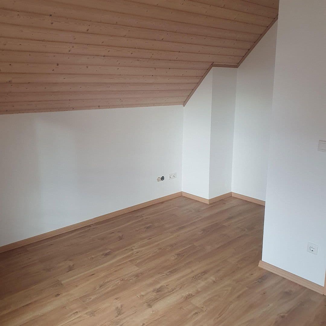 Prodej domu 121 m², pozemek 425 m², Pettenkoferstraße 21, Weichering OT Lichtenau, Bavorsko Prodej domu 121 m², pozemek 425 m², Pettenkoferstraße 21, Weichering OT Lichtenau, Bavorsko