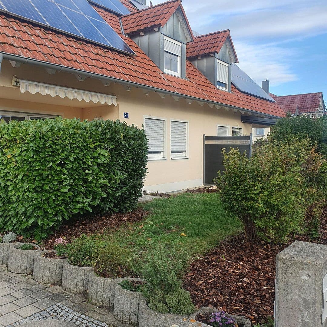 Prodej domu 121 m², pozemek 425 m², Pettenkoferstraße 21, Weichering OT Lichtenau, Bavorsko Prodej domu 121 m², pozemek 425 m², Pettenkoferstraße 21, Weichering OT Lichtenau, Bavorsko