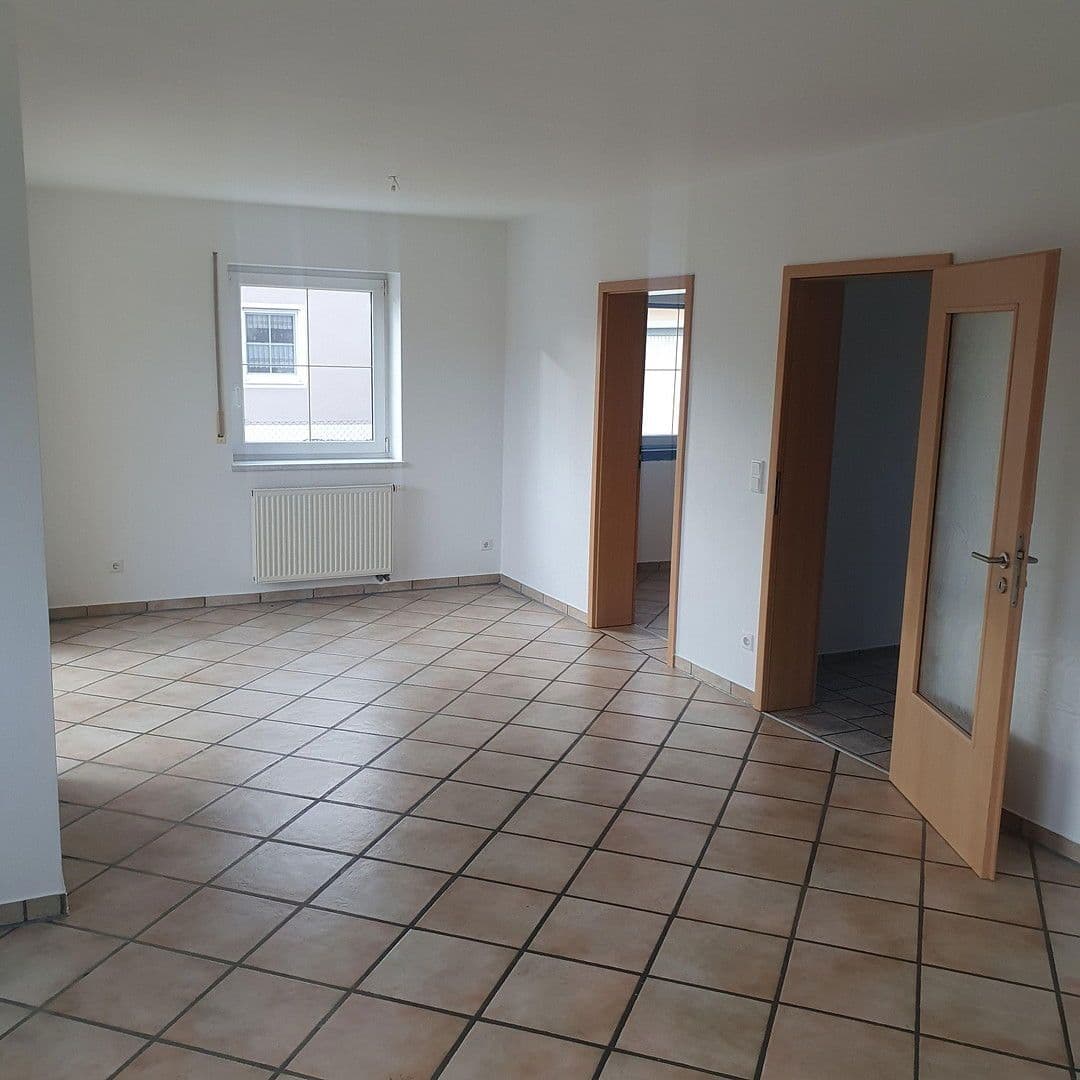 Prodej domu 121 m², pozemek 425 m², Pettenkoferstraße 21, Weichering OT Lichtenau, Bavorsko Prodej domu 121 m², pozemek 425 m², Pettenkoferstraße 21, Weichering OT Lichtenau, Bavorsko