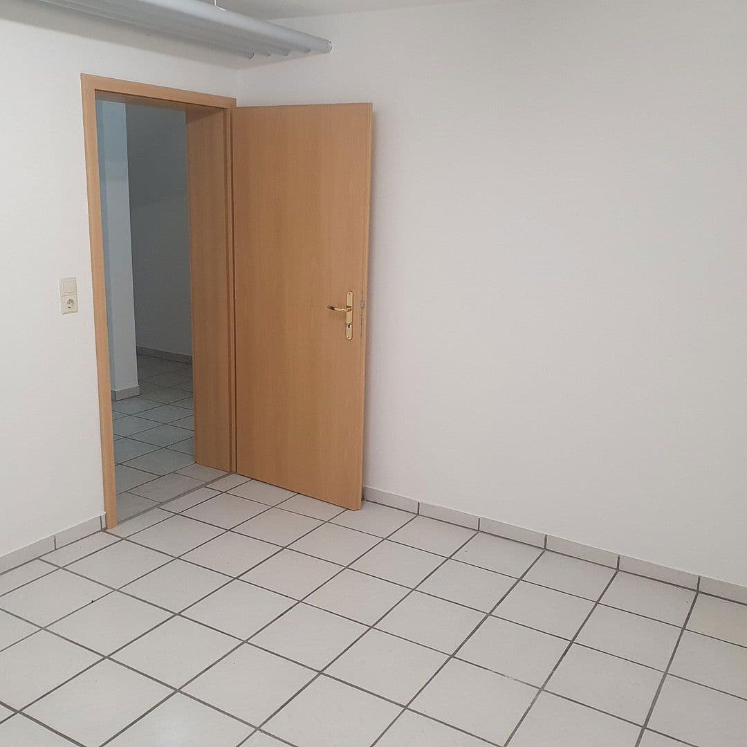 Prodej domu 121 m², pozemek 425 m², Pettenkoferstraße 21, Weichering OT Lichtenau, Bavorsko Prodej domu 121 m², pozemek 425 m², Pettenkoferstraße 21, Weichering OT Lichtenau, Bavorsko