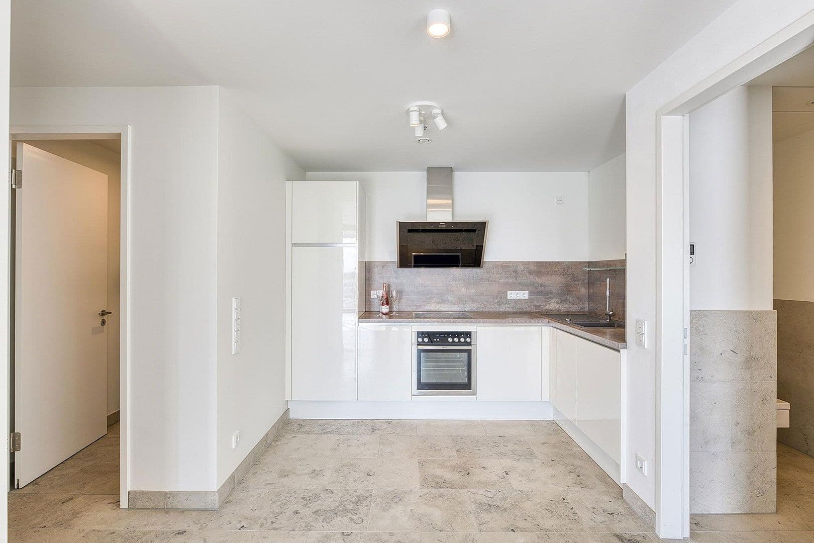 Pronájem bytu 2+1 74 m², Hainer Weg 80, Frankfurt, Hessen Pronájem bytu 2+1 74 m², Hainer Weg 80, Frankfurt, Hessen