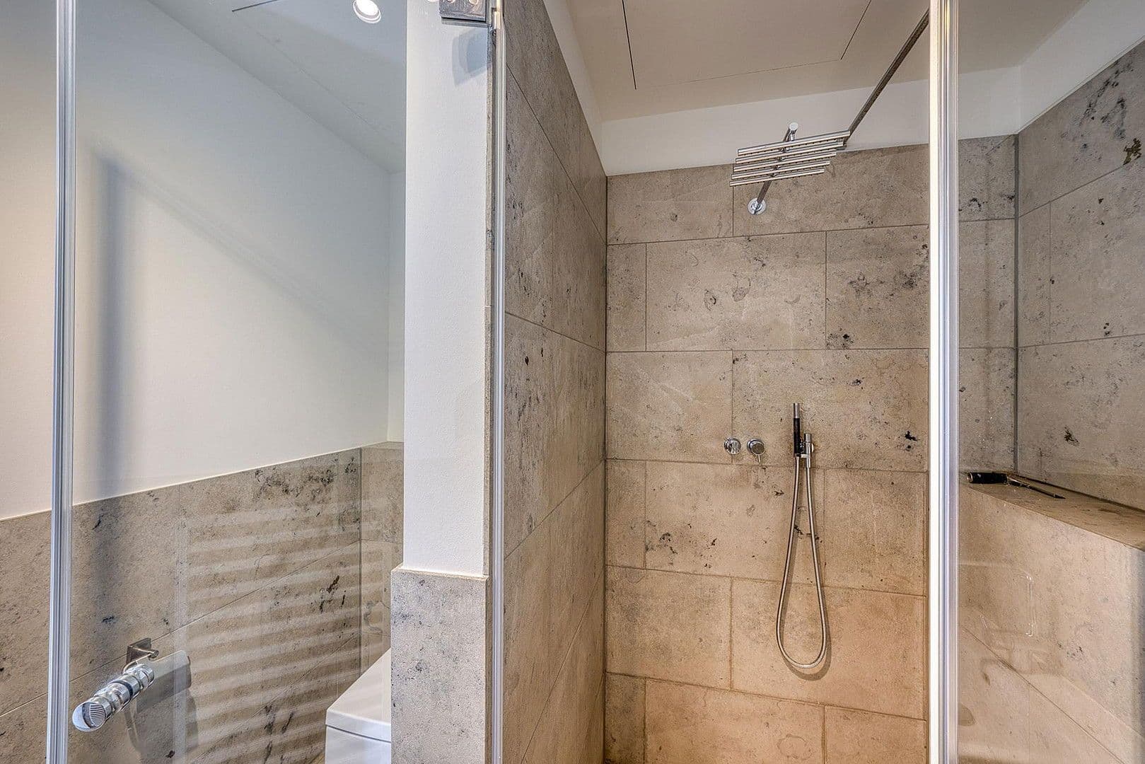 Pronájem bytu 2+1 74 m², Hainer Weg 80, Frankfurt, Hessen Pronájem bytu 2+1 74 m², Hainer Weg 80, Frankfurt, Hessen