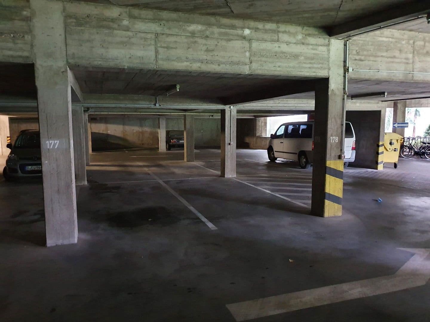 Pronájem garáže, Suitbertusstraße 12, Düsseldorf, Severní Porýní-Vestfálsko Pronájem garáže, Suitbertusstraße 12, Düsseldorf, Severní Porýní-Vestfálsko