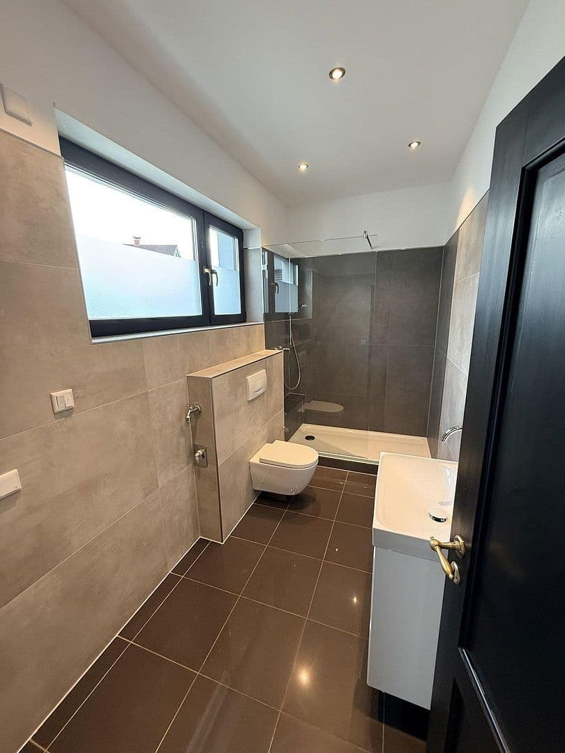 Pronájem bytu 2+kk 115 m², Rodenbach, Hessen Pronájem bytu 2+kk 115 m², Rodenbach, Hessen