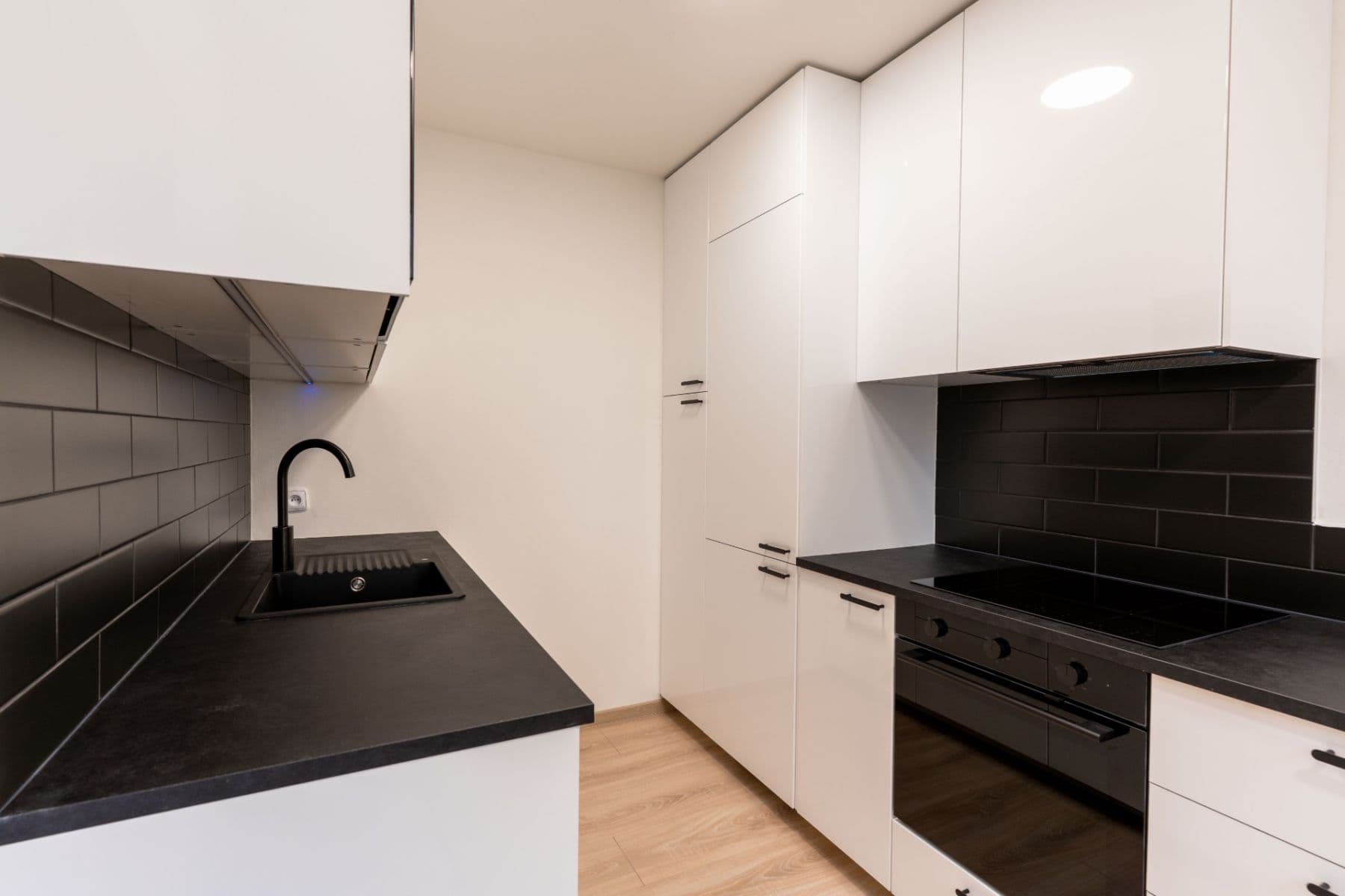 Prodej bytu 3+1 77 m², Hekrova, Praha, Praha Prodej bytu 3+1 77 m², Hekrova, Praha, Praha