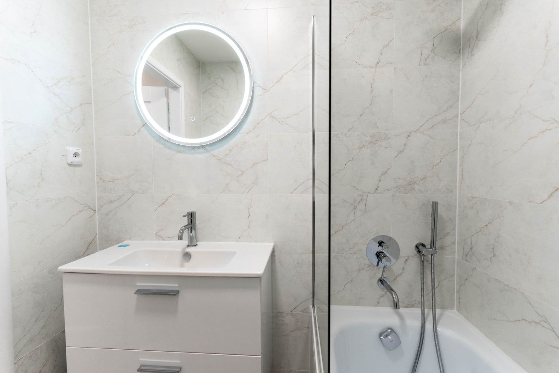 Prodej bytu 3+1 77 m², Hekrova, Praha, Praha Prodej bytu 3+1 77 m², Hekrova, Praha, Praha