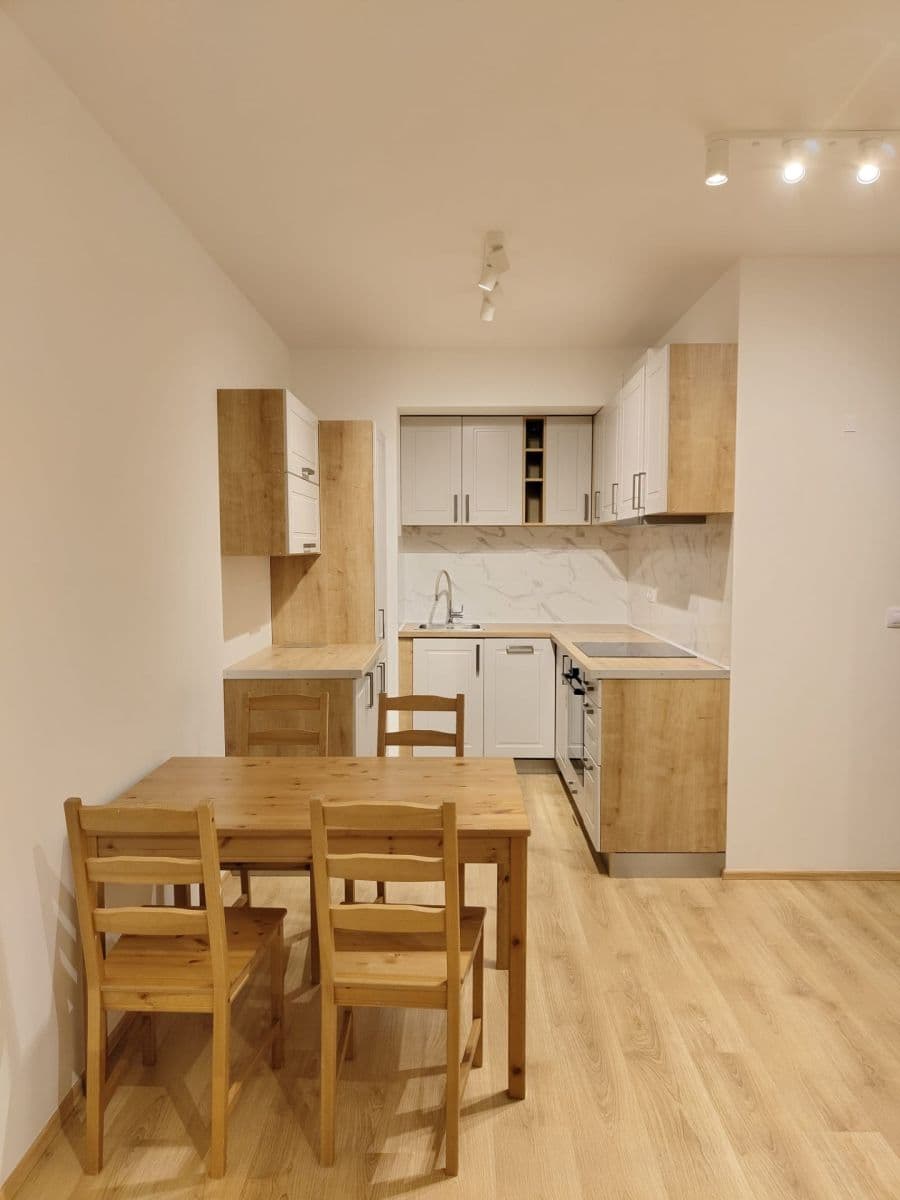 Pronájem bytu 2+kk 49 m², Bohumila Landy, Kladno, Středočeský kraj Pronájem bytu 2+kk 49 m², Bohumila Landy, Kladno, Středočeský kraj