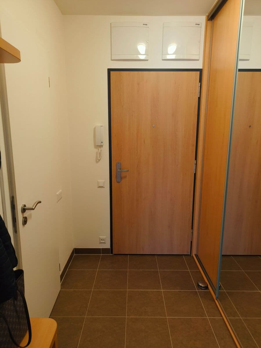 Pronájem bytu 1+kk 39 m², Olgy Havlové, Praha, Praha Pronájem bytu 1+kk 39 m², Olgy Havlové, Praha, Praha