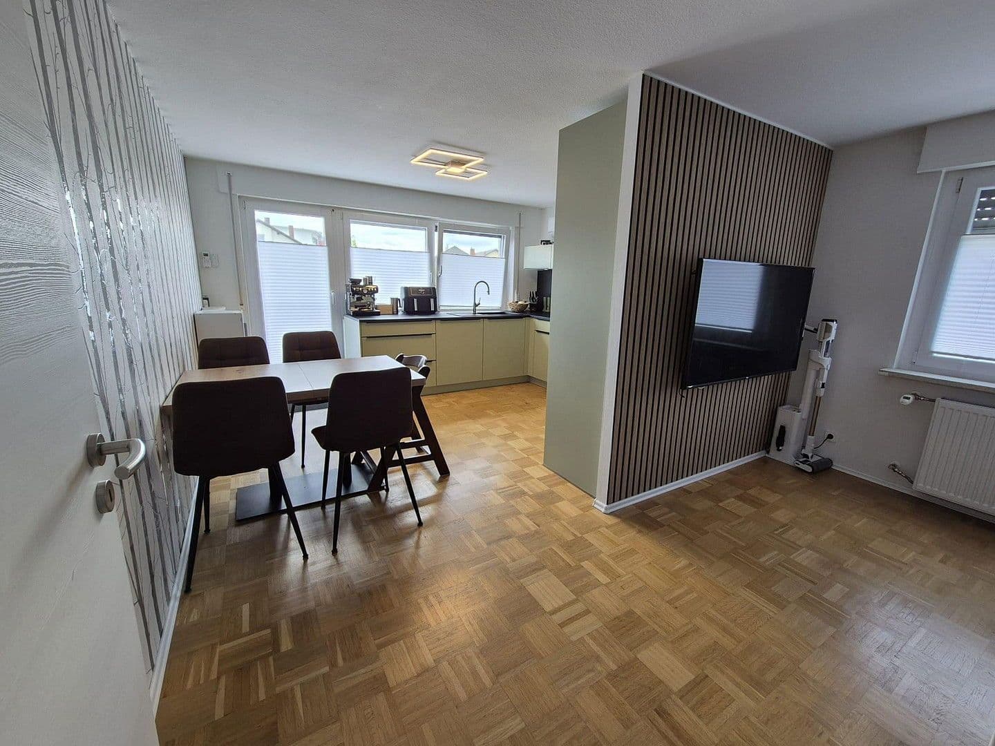 Pronájem bytu 4+1 105 m², Philippsburg, Bádensko-Württembersko Pronájem bytu 4+1 105 m², Philippsburg, Bádensko-Württembersko