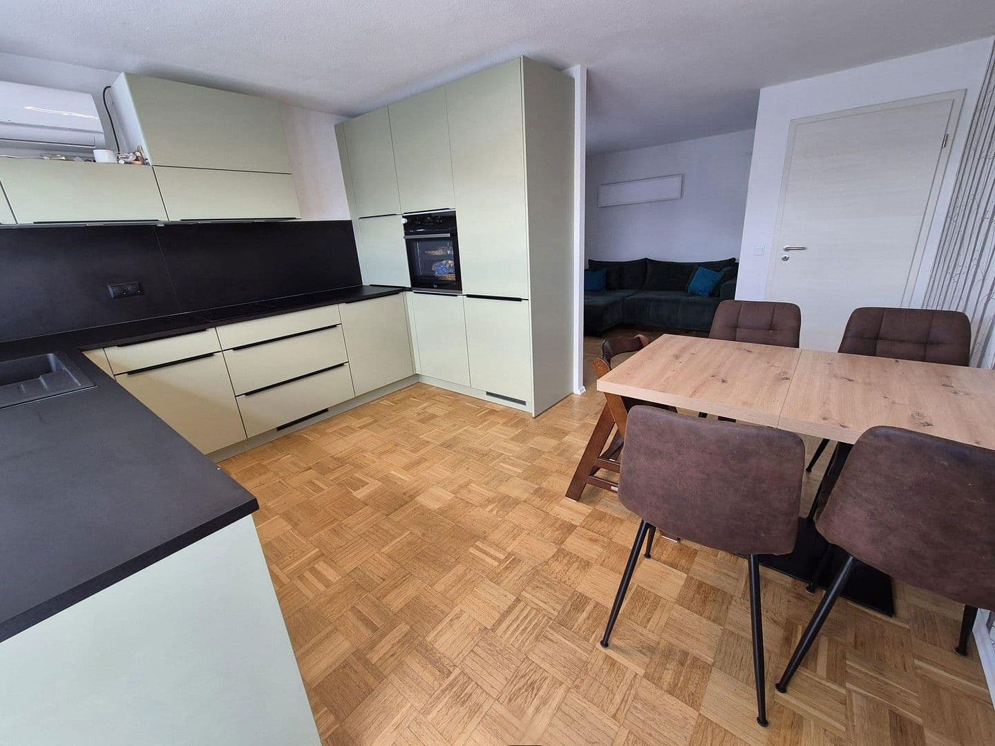 Pronájem bytu 4+1 105 m², Philippsburg, Bádensko-Württembersko Pronájem bytu 4+1 105 m², Philippsburg, Bádensko-Württembersko