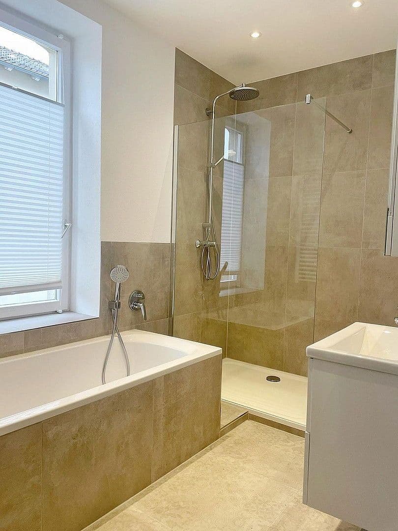 Pronájem bytu 4+1 135 m², Bahnhofstraße 25, Coburg, Bavorsko Pronájem bytu 4+1 135 m², Bahnhofstraße 25, Coburg, Bavorsko