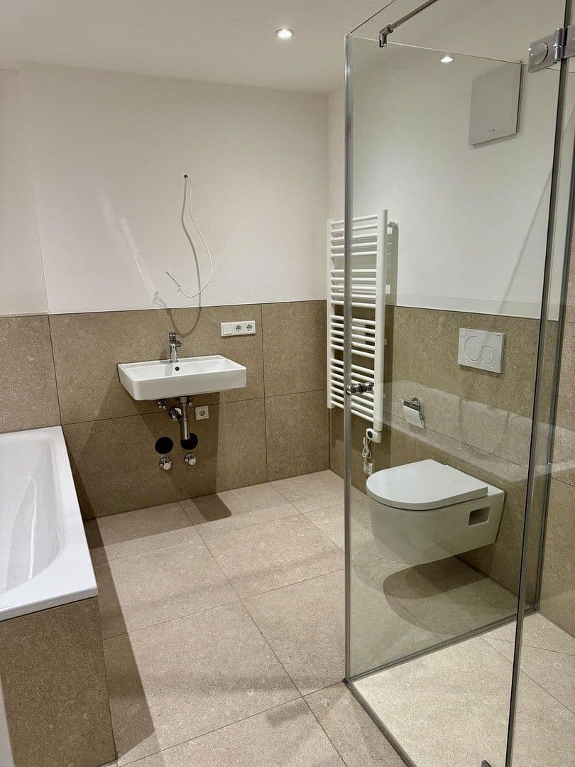 Pronájem bytu 3+1 109 m², Happinger Straße 66, Rosenheim, Bavorsko Pronájem bytu 3+1 109 m², Happinger Straße 66, Rosenheim, Bavorsko