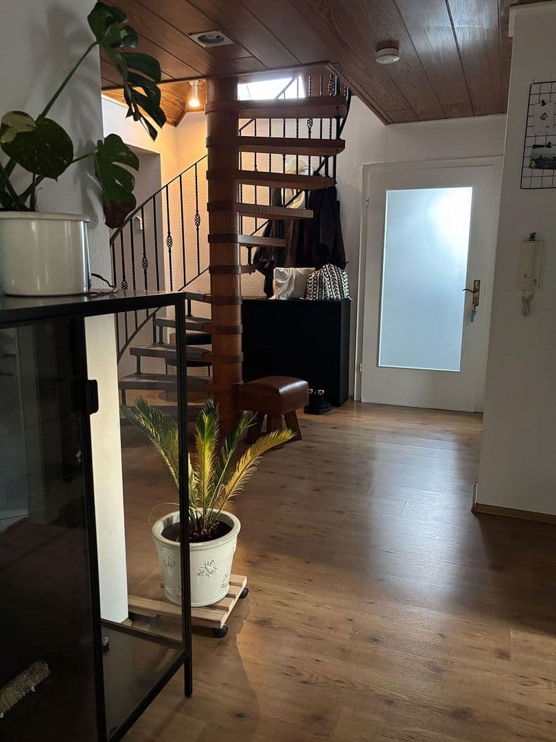 Pronájem bytu 2+1 90 m², Lutherstraße 8, Osnabrück, Dolní Sasko Pronájem bytu 2+1 90 m², Lutherstraße 8, Osnabrück, Dolní Sasko