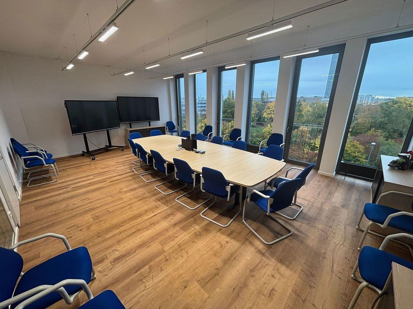 Pronájem kanceláře 1.200 m², Pelkovenstraße 145, München, Bavorsko Pronájem kanceláře 1.200 m², Pelkovenstraße 145, München, Bavorsko