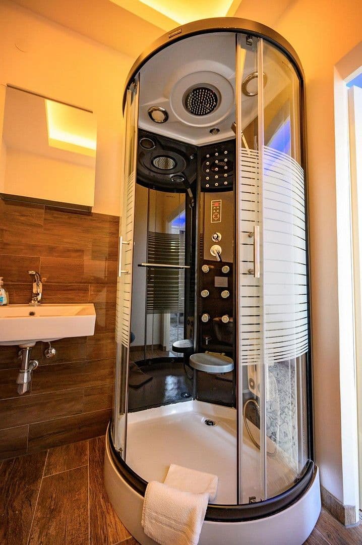 Prodej nebytového prostoru 1.186 m², Halle, Sasko-Anhaltsko Prodej nebytového prostoru 1.186 m², Halle, Sasko-Anhaltsko