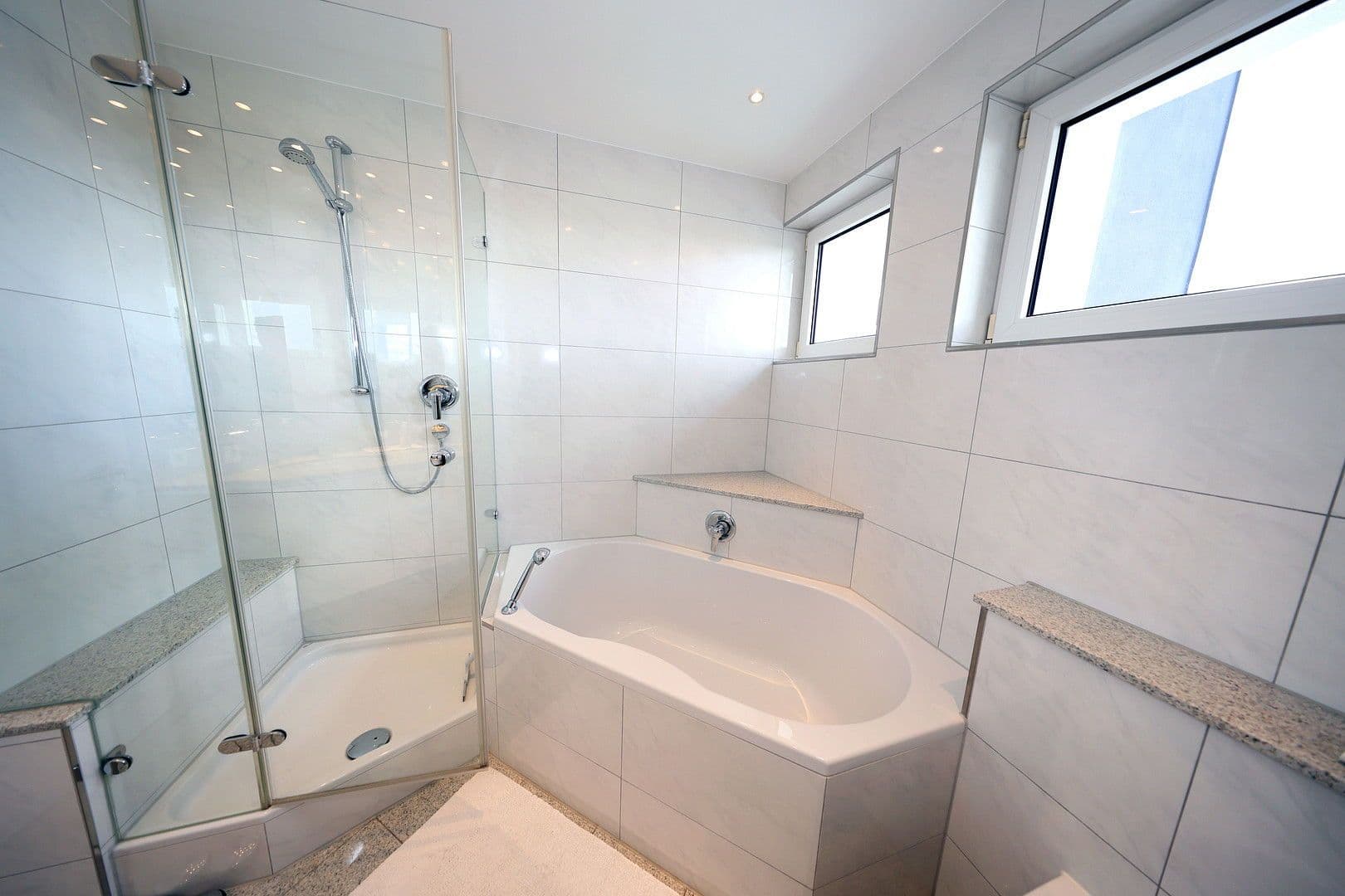 Pronájem bytu 4+kk 110 m², Leinfelden-Echterdingen, Bádensko-Württembersko Pronájem bytu 4+kk 110 m², Leinfelden-Echterdingen, Bádensko-Württembersko