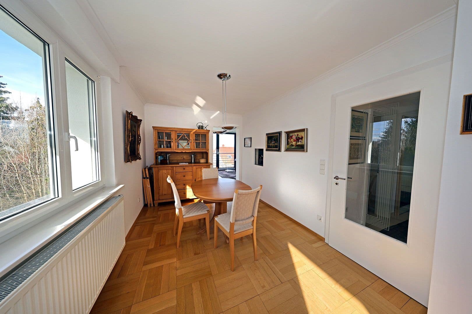 Pronájem bytu 4+kk 110 m², Leinfelden-Echterdingen, Bádensko-Württembersko Pronájem bytu 4+kk 110 m², Leinfelden-Echterdingen, Bádensko-Württembersko