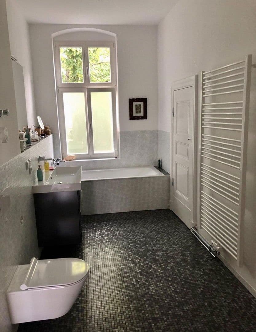 Prodej bytu 4+1 112 m², Berlin, Berlín Prodej bytu 4+1 112 m², Berlin, Berlín