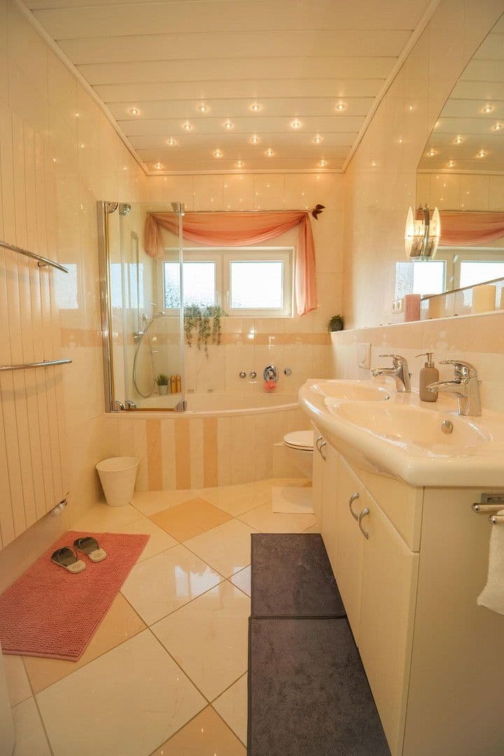 Prodej domu 123 m², pozemek 306 m², Rosensteinstr. 14, Rechberghausen, Bádensko-Württembersko Prodej domu 123 m², pozemek 306 m², Rosensteinstr. 14, Rechberghausen, Bádensko-Württembersko