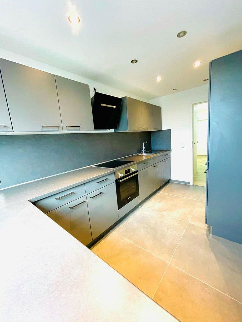 Pronájem bytu 3+1 92 m², Köln, Severní Porýní-Vestfálsko Pronájem bytu 3+1 92 m², Köln, Severní Porýní-Vestfálsko