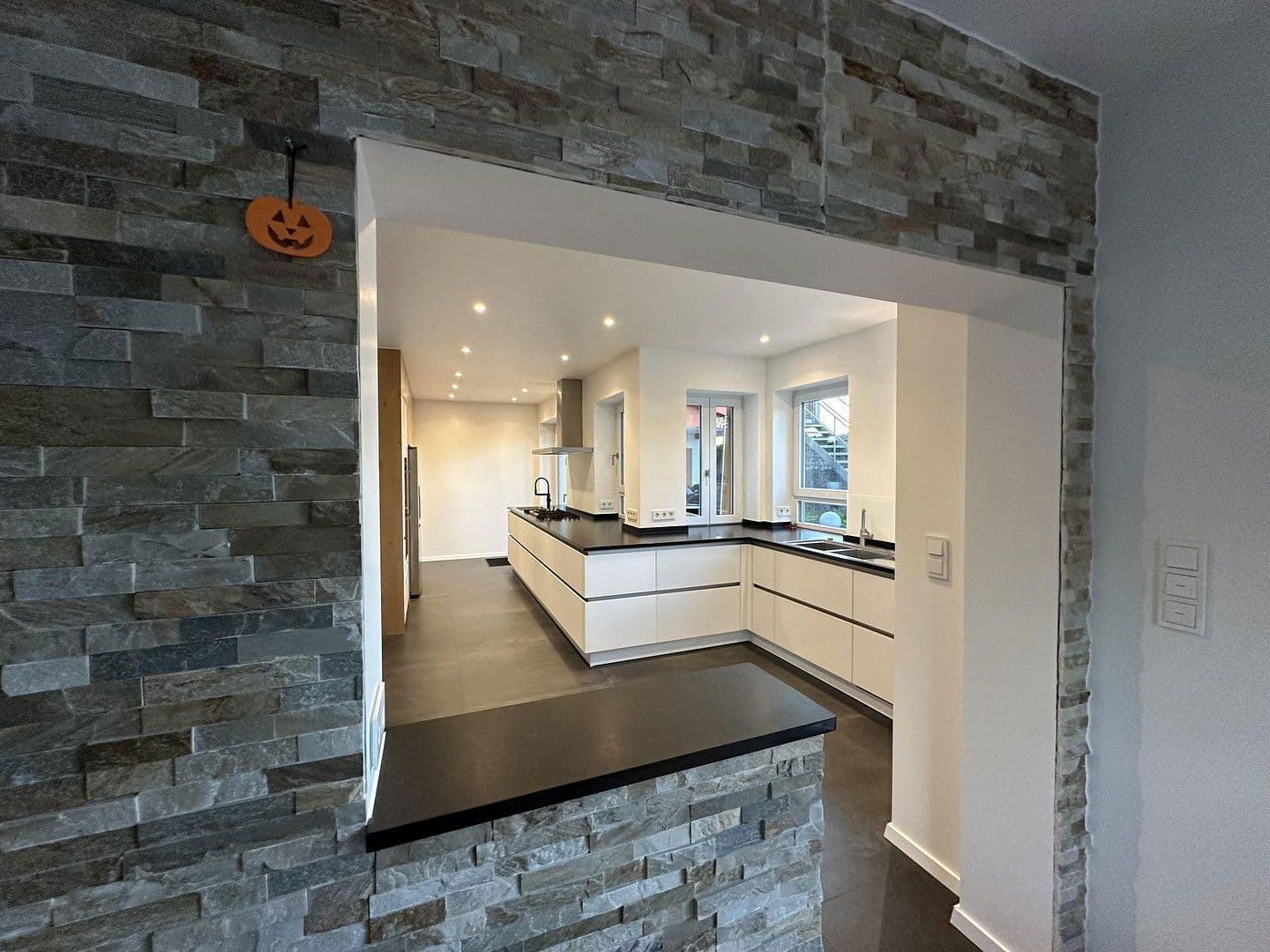 Prodej domu 190 m², pozemek 1.000 m², Linkenheim-Hochstetten, Bádensko-Württembersko Prodej domu 190 m², pozemek 1.000 m², Linkenheim-Hochstetten, Bádensko-Württembersko