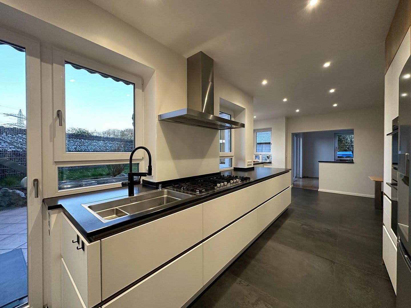 Prodej domu 190 m², pozemek 1.000 m², Linkenheim-Hochstetten, Bádensko-Württembersko Prodej domu 190 m², pozemek 1.000 m², Linkenheim-Hochstetten, Bádensko-Württembersko