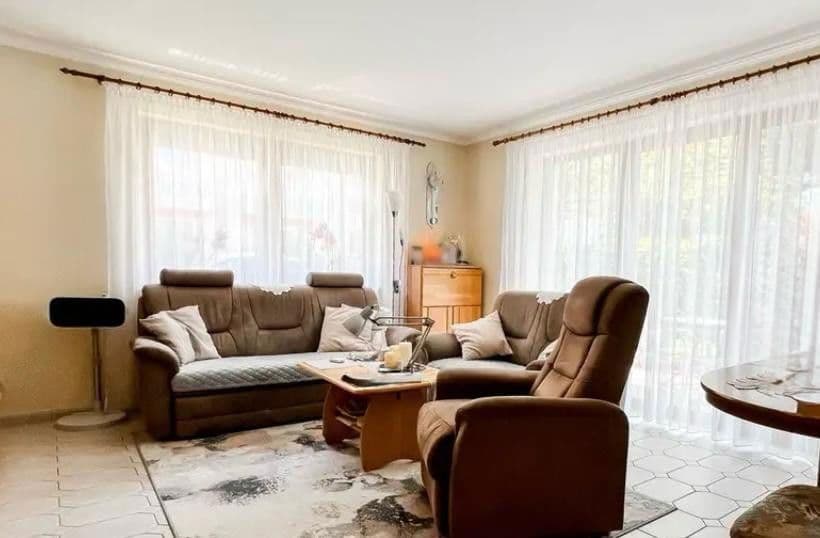 Prodej domu 293 m², pozemek 516 m², Ziegelsteige 38, Forchtenberg, Bádensko-Württembersko Prodej domu 293 m², pozemek 516 m², Ziegelsteige 38, Forchtenberg, Bádensko-Württembersko