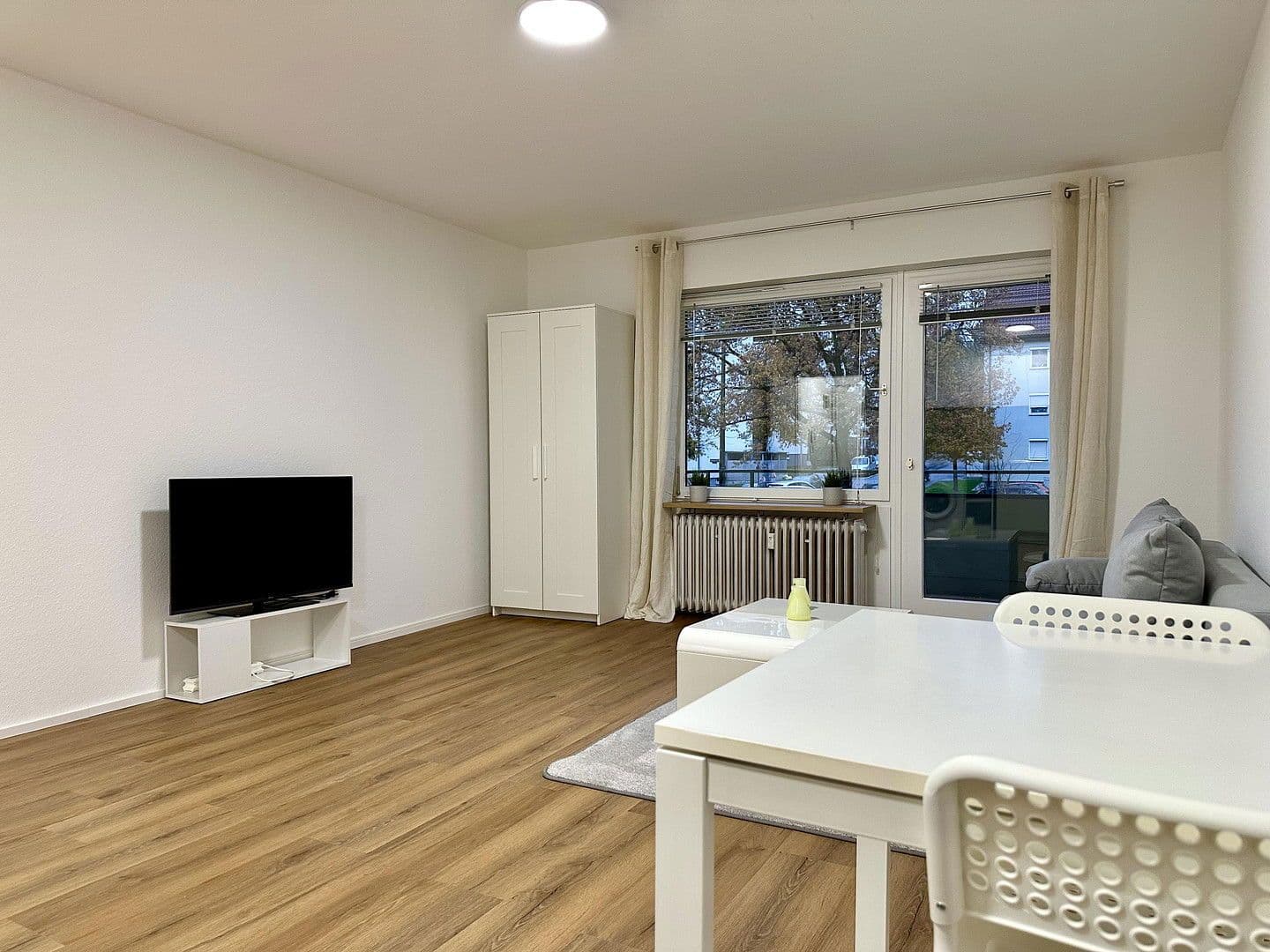 Pronájem bytu 1+1 35 m², Stuttgart, Bádensko-Württembersko Pronájem bytu 1+1 35 m², Stuttgart, Bádensko-Württembersko