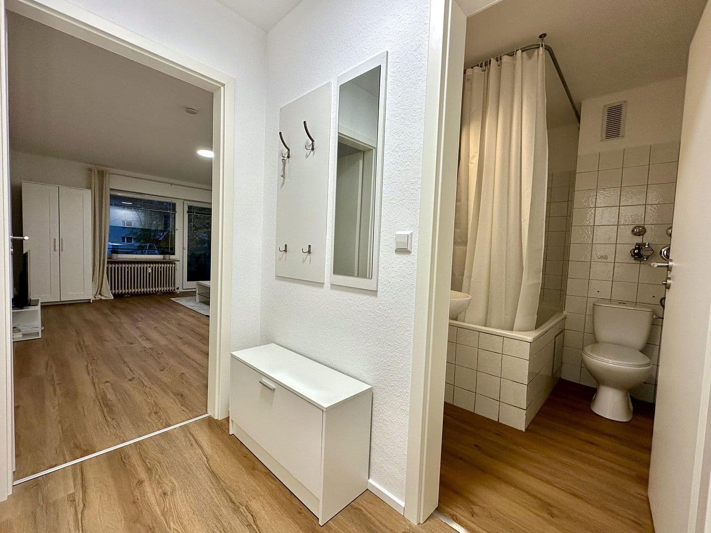 Pronájem bytu 1+1 35 m², Stuttgart, Bádensko-Württembersko Pronájem bytu 1+1 35 m², Stuttgart, Bádensko-Württembersko