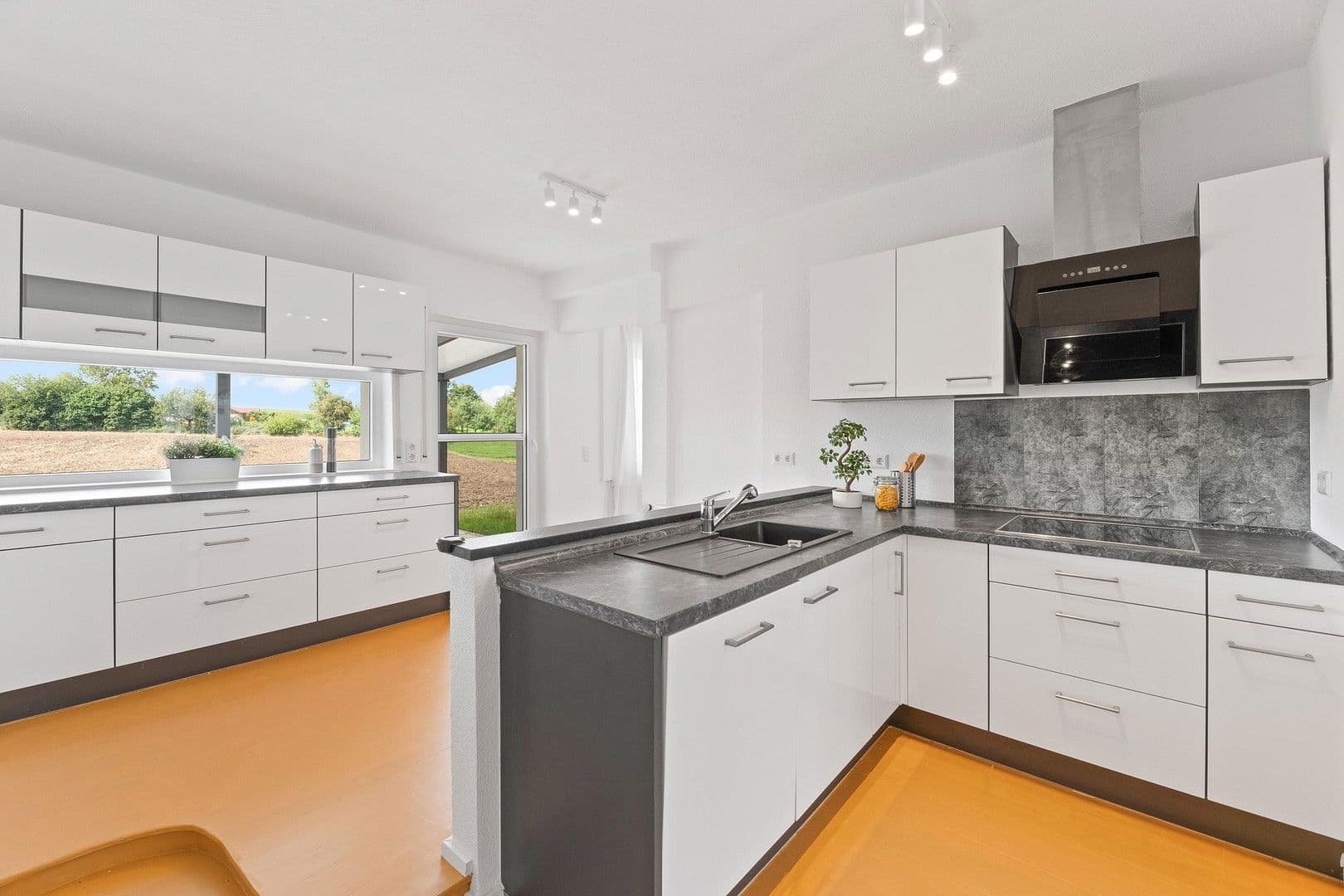 Prodej domu 134 m², pozemek 228 m², Pfaffenhofen an der Roth, Bavorsko Prodej domu 134 m², pozemek 228 m², Pfaffenhofen an der Roth, Bavorsko