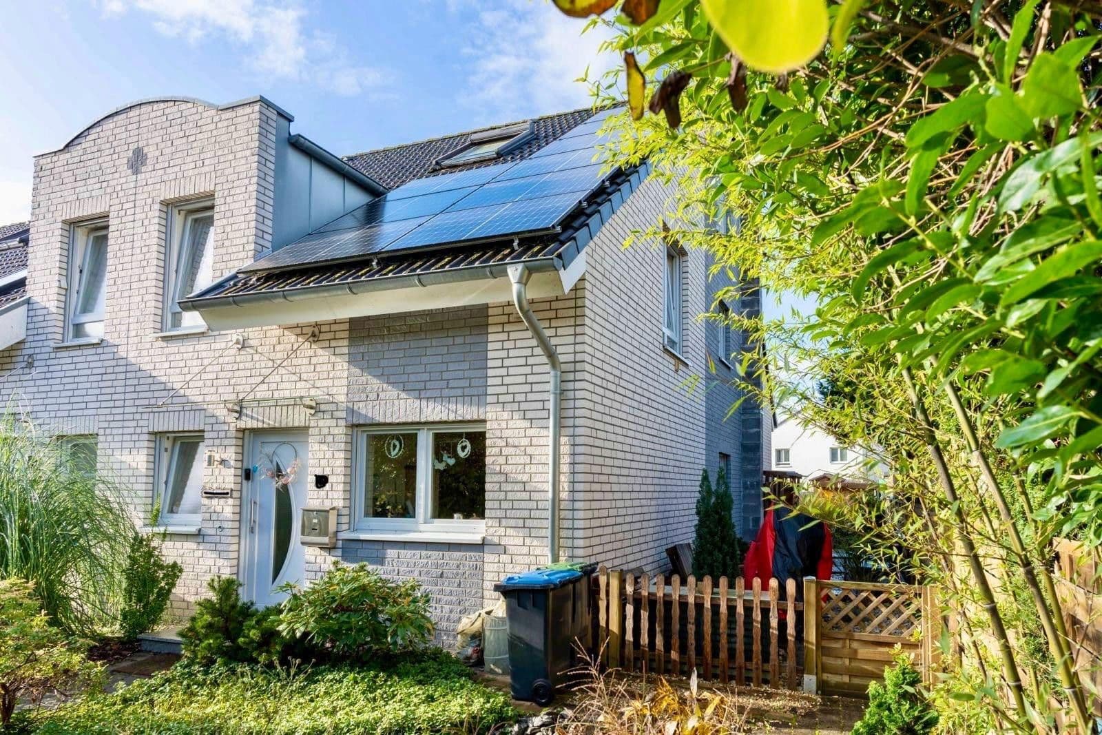 Prodej domu 132 m², pozemek 347 m², Langenfeld (Rheinland), Severní Porýní-Vestfálsko Prodej domu 132 m², pozemek 347 m², Langenfeld (Rheinland), Severní Porýní-Vestfálsko