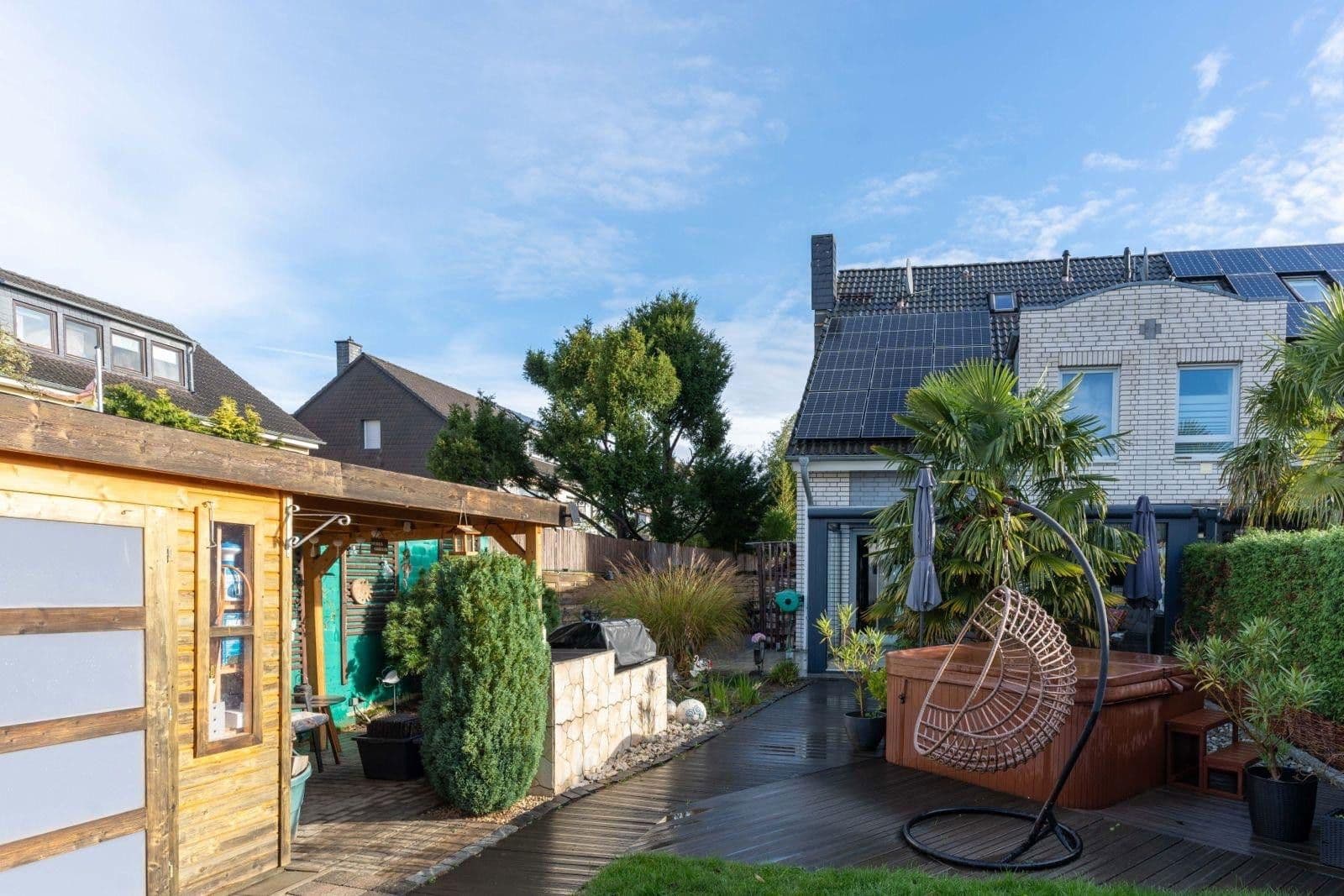 Prodej domu 132 m², pozemek 347 m², Langenfeld (Rheinland), Severní Porýní-Vestfálsko Prodej domu 132 m², pozemek 347 m², Langenfeld (Rheinland), Severní Porýní-Vestfálsko