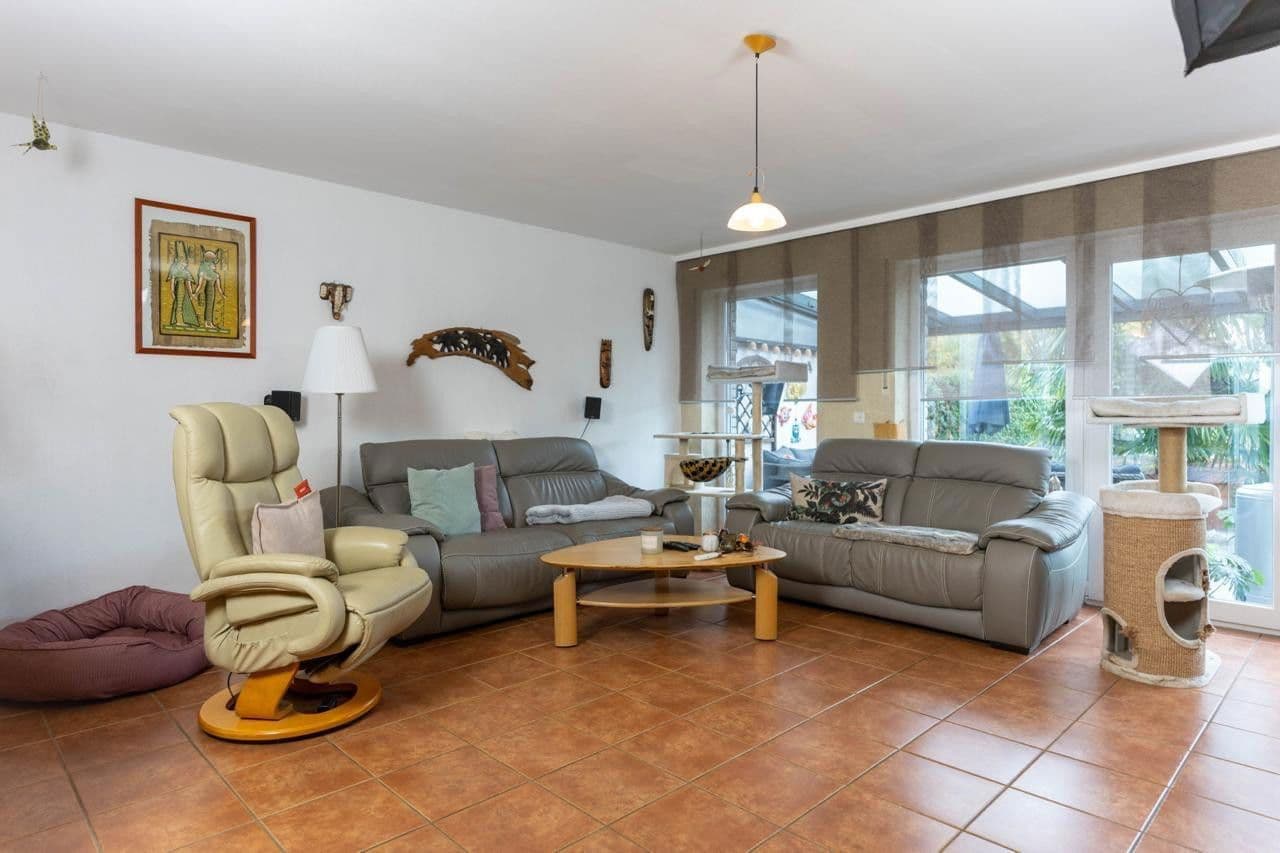 Prodej domu 132 m², pozemek 347 m², Langenfeld (Rheinland), Severní Porýní-Vestfálsko Prodej domu 132 m², pozemek 347 m², Langenfeld (Rheinland), Severní Porýní-Vestfálsko