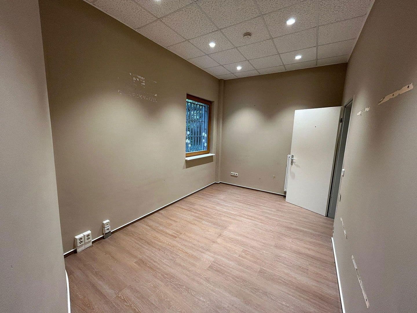 Pronájem kanceláře 86 m², Käthe-Niederkirchnerstr. 40, Berlin, Berlín Pronájem kanceláře 86 m², Käthe-Niederkirchnerstr. 40, Berlin, Berlín