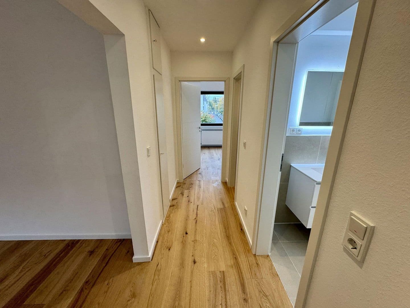 Prodej bytu 3+1 80 m², Köln, Severní Porýní-Vestfálsko Prodej bytu 3+1 80 m², Köln, Severní Porýní-Vestfálsko