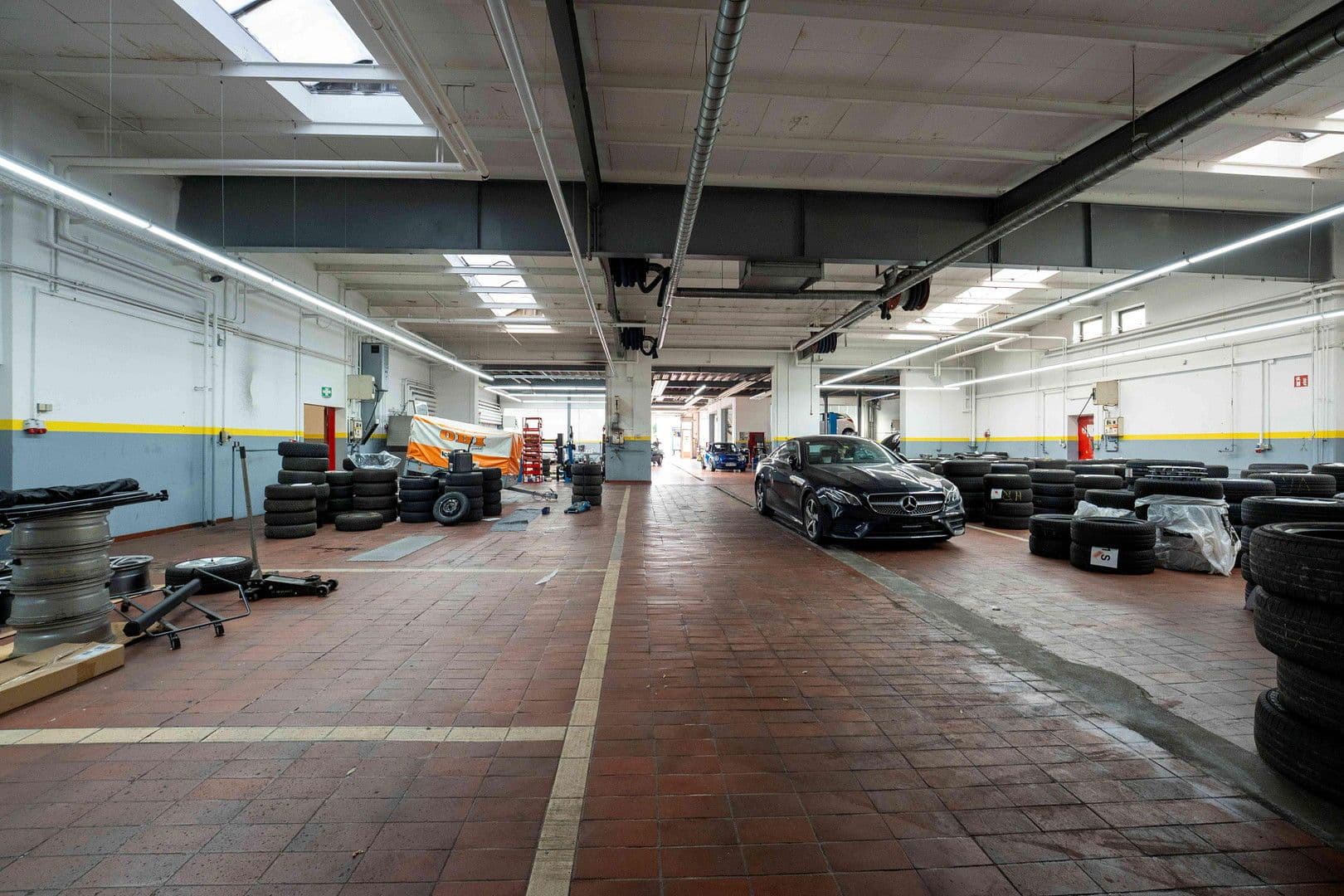 Pronájem nebytového prostoru 5.000 m², Giengen an der Brenz, Bádensko-Württembersko Pronájem nebytového prostoru 5.000 m², Giengen an der Brenz, Bádensko-Württembersko