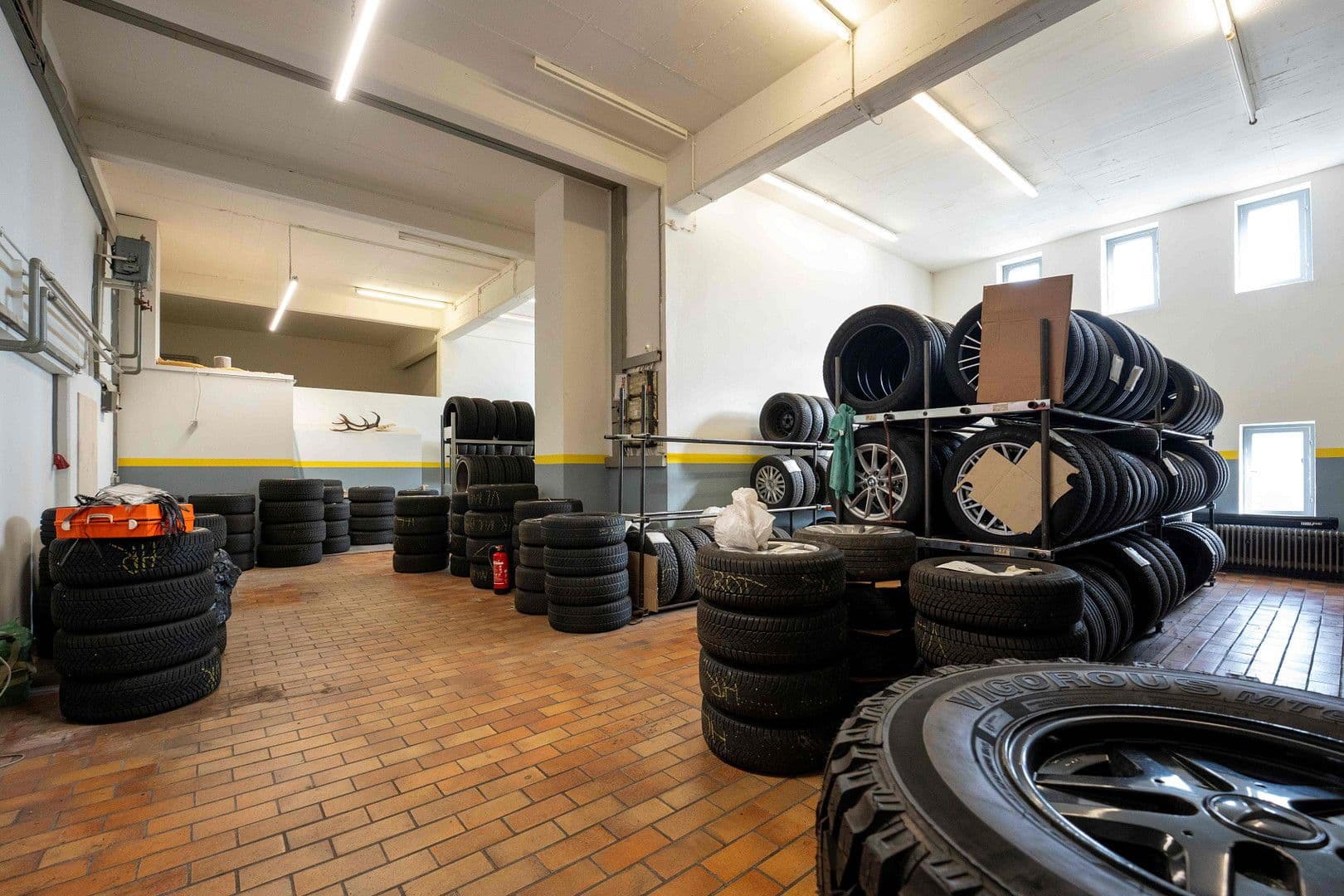 Pronájem nebytového prostoru 5.000 m², Giengen an der Brenz, Bádensko-Württembersko Pronájem nebytového prostoru 5.000 m², Giengen an der Brenz, Bádensko-Württembersko