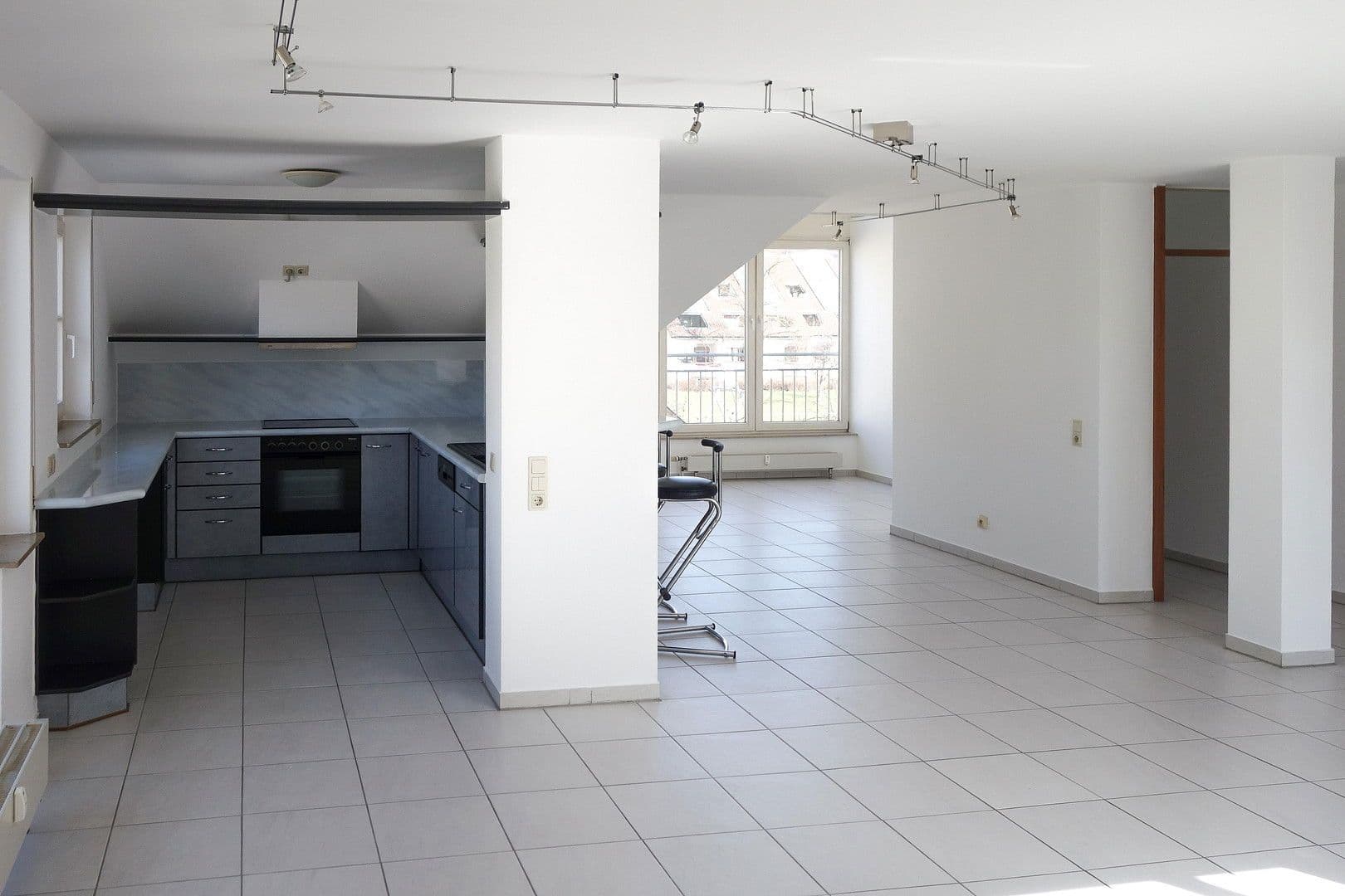 Pronájem bytu 3+1 116 m², Esslingen am Neckar, Bádensko-Württembersko Pronájem bytu 3+1 116 m², Esslingen am Neckar, Bádensko-Württembersko