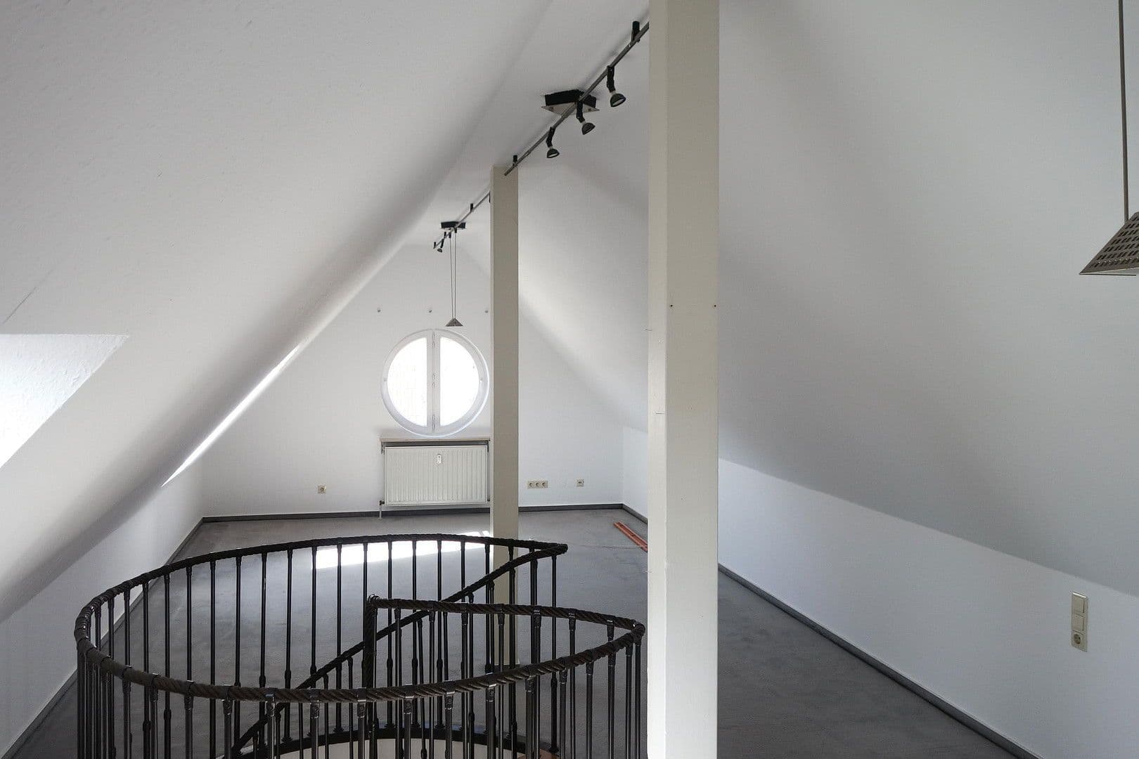 Pronájem bytu 3+1 116 m², Esslingen am Neckar, Bádensko-Württembersko Pronájem bytu 3+1 116 m², Esslingen am Neckar, Bádensko-Württembersko