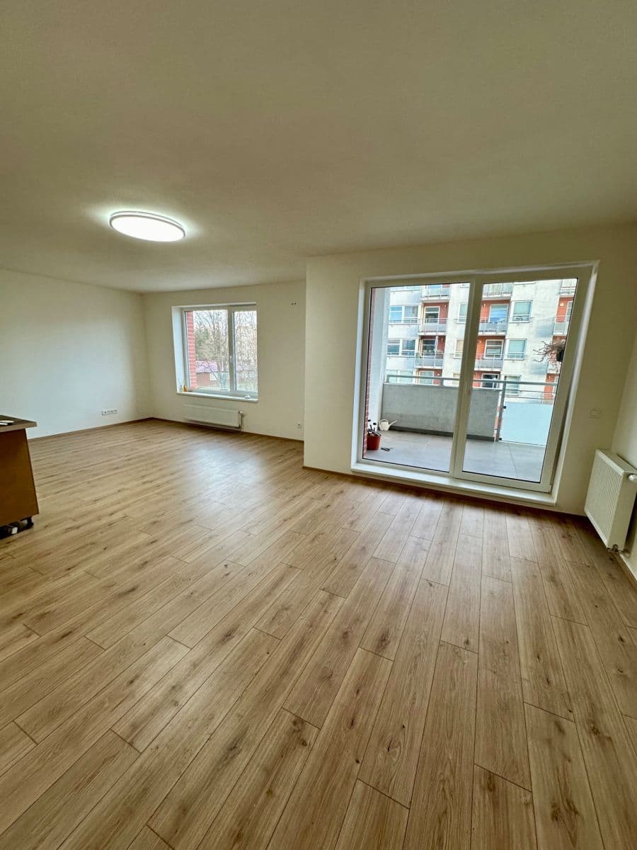 Pronájem bytu 1+kk 61 m², Průběžná, Hradec Králové, Královéhradecký kraj Pronájem bytu 1+kk 61 m², Průběžná, Hradec Králové, Královéhradecký kraj
