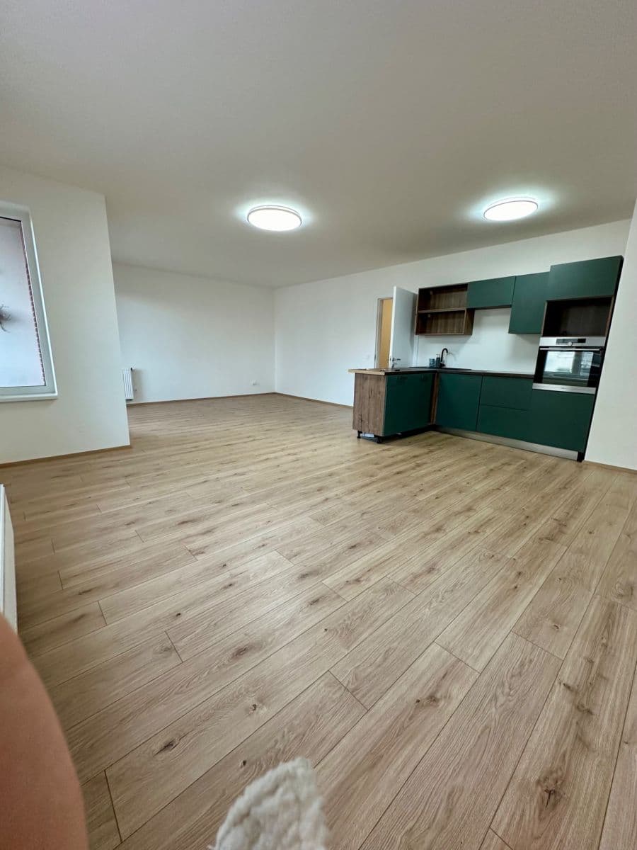 Pronájem bytu 1+kk 61 m², Průběžná, Hradec Králové, Královéhradecký kraj Pronájem bytu 1+kk 61 m², Průběžná, Hradec Králové, Královéhradecký kraj