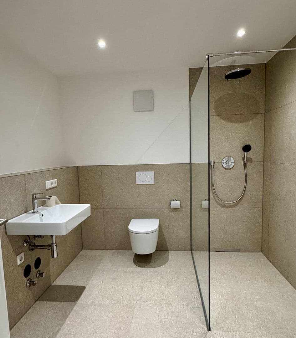 Pronájem bytu 2+1 74 m², Happinger Straße 66, Rosenheim, Bavorsko Pronájem bytu 2+1 74 m², Happinger Straße 66, Rosenheim, Bavorsko