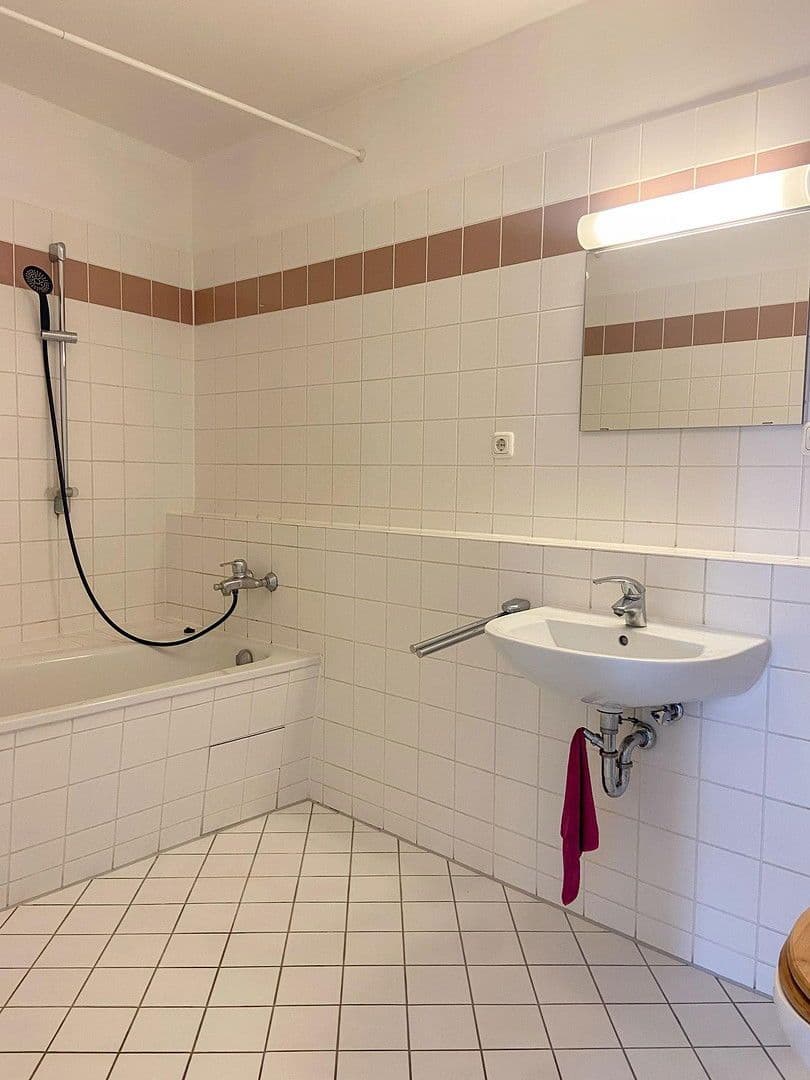 Prodej bytu 2+1 77 m², Einbecker Strasse 64A, Berlin - Lichtenberg, Berlín Prodej bytu 2+1 77 m², Einbecker Strasse 64A, Berlin - Lichtenberg, Berlín