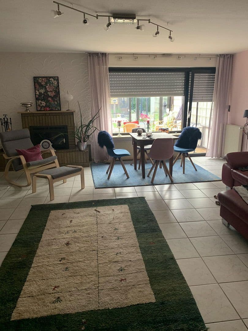 Prodej domu 124 m², pozemek 416 m², Wesseling, Severní Porýní-Vestfálsko Prodej domu 124 m², pozemek 416 m², Wesseling, Severní Porýní-Vestfálsko