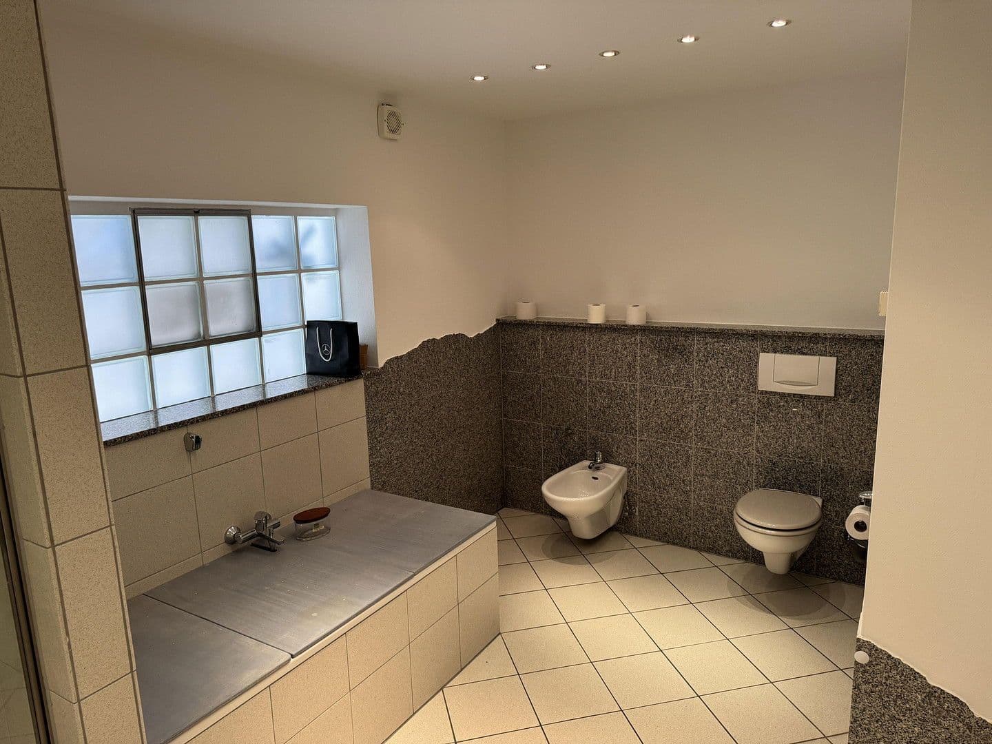 Pronájem bytu 2+1 101 m², Bischweier, Bádensko-Württembersko Pronájem bytu 2+1 101 m², Bischweier, Bádensko-Württembersko