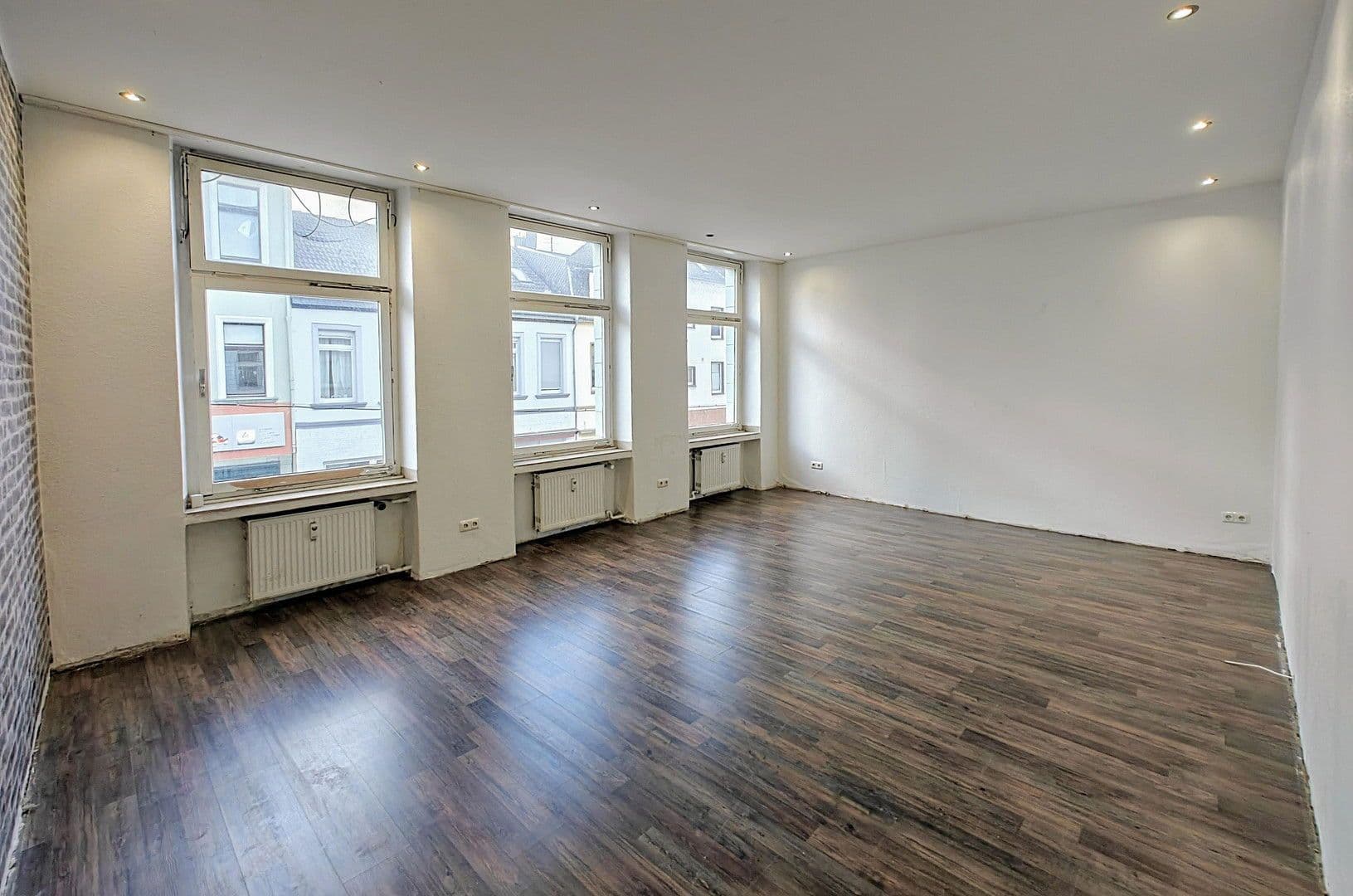 Pronájem bytu 2+1 66 m², Niederstraße 64, Krefeld, Severní Porýní-Vestfálsko Pronájem bytu 2+1 66 m², Niederstraße 64, Krefeld, Severní Porýní-Vestfálsko