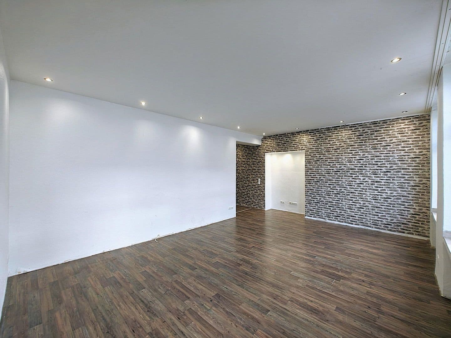 Pronájem bytu 2+1 66 m², Niederstraße 64, Krefeld, Severní Porýní-Vestfálsko Pronájem bytu 2+1 66 m², Niederstraße 64, Krefeld, Severní Porýní-Vestfálsko