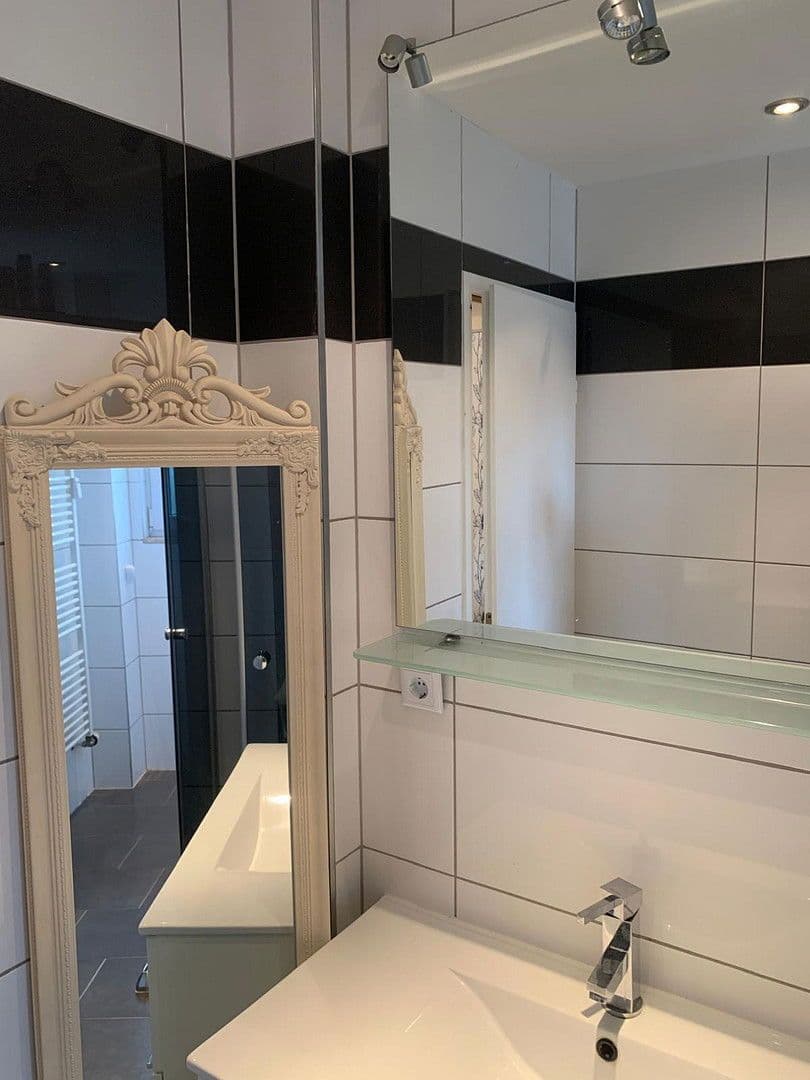 Pronájem bytu 3+1 83 m², Am Emmersberg 43, Saarbrücken, Země Sársko Pronájem bytu 3+1 83 m², Am Emmersberg 43, Saarbrücken, Země Sársko