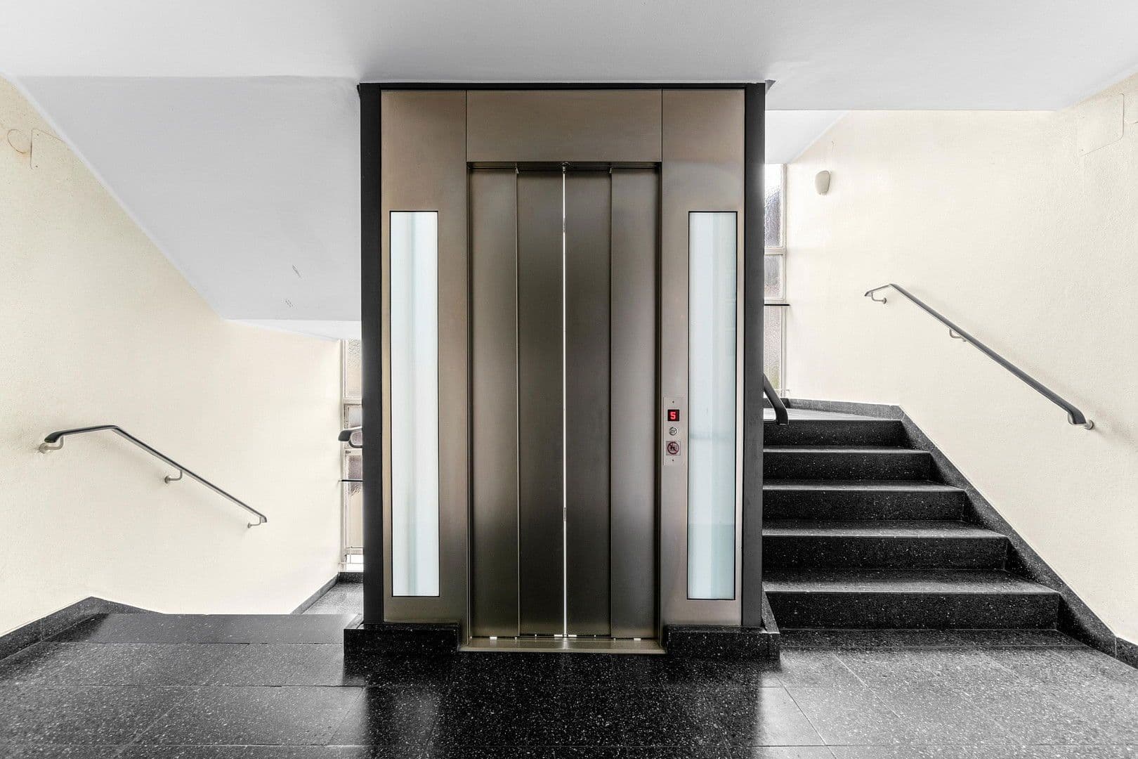 Pronájem bytu 1+1 29 m², Schleißheimer Straße 124, München, Bavorsko Pronájem bytu 1+1 29 m², Schleißheimer Straße 124, München, Bavorsko