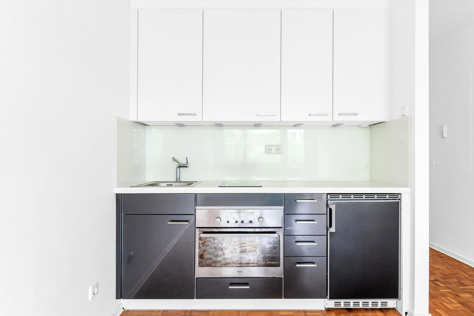 Pronájem bytu 1+1 29 m², Schleißheimer Straße 124, München, Bavorsko Pronájem bytu 1+1 29 m², Schleißheimer Straße 124, München, Bavorsko